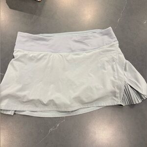 Lululemon sea foam green/blue Pleated Golf size not on it 4 or 6 most likely